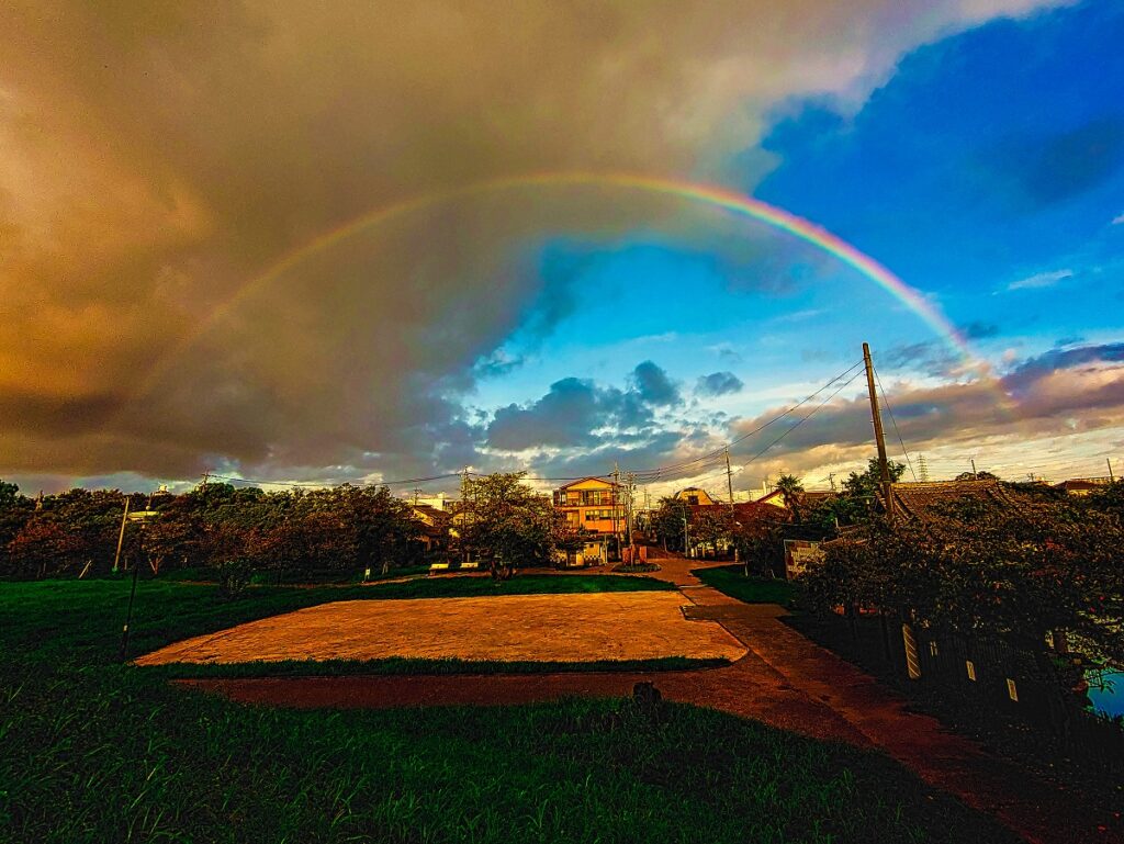 雨あがりの虹の写真